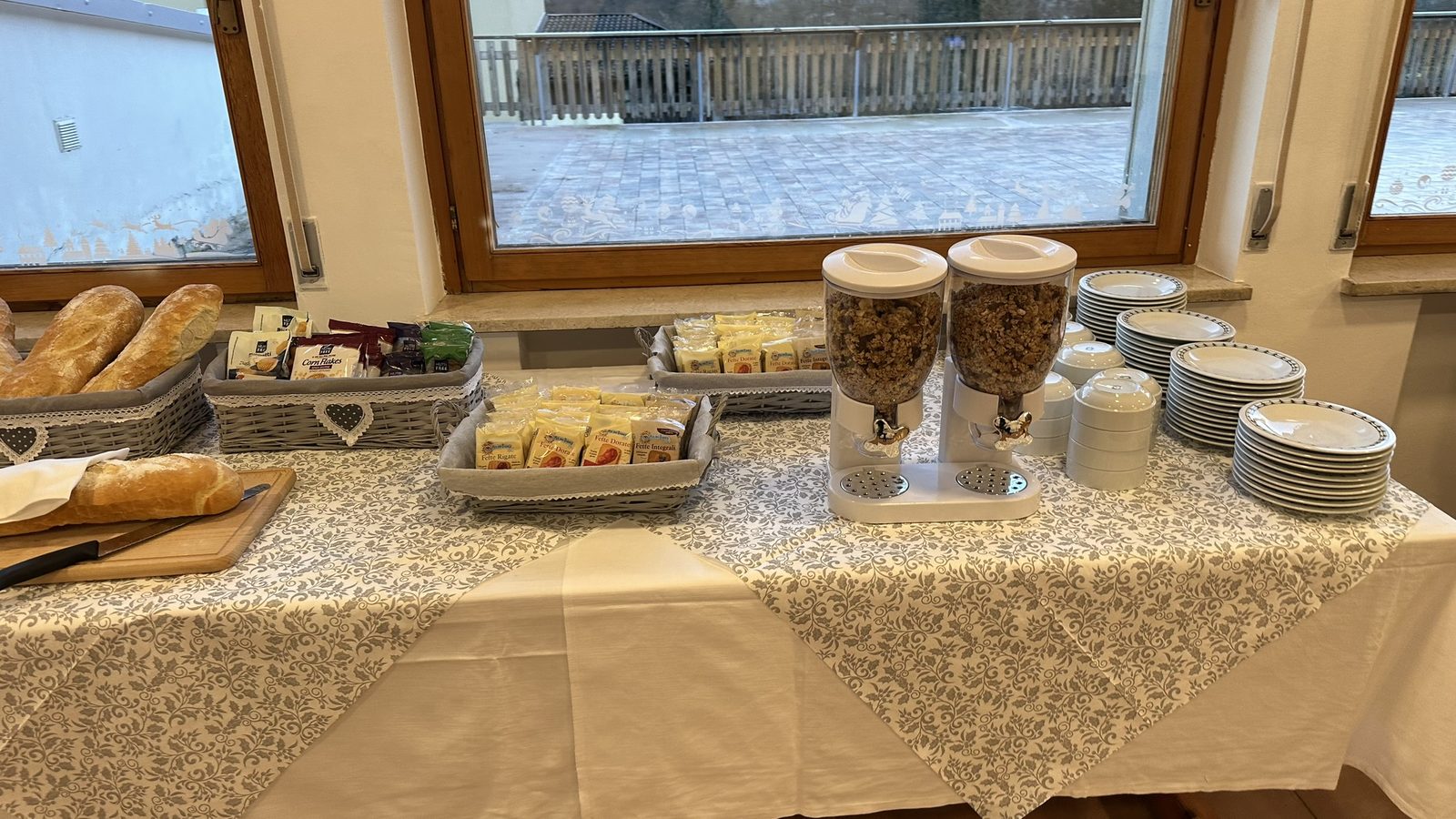 Buffet della colazione con proposte dolci e salate