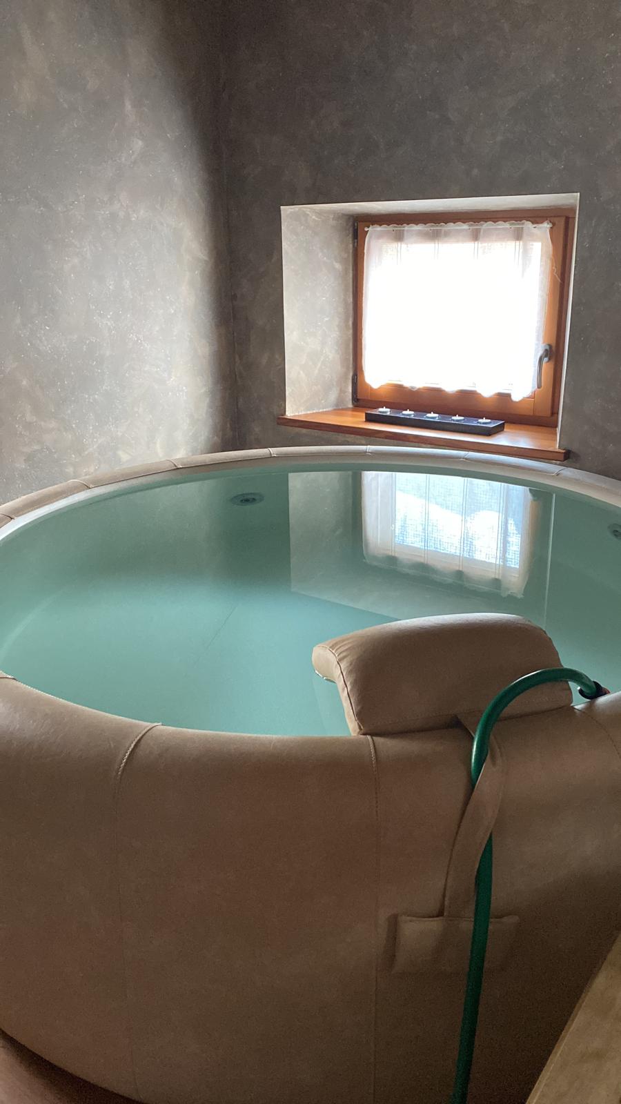 Vasca idromassaggio dell'area wellness